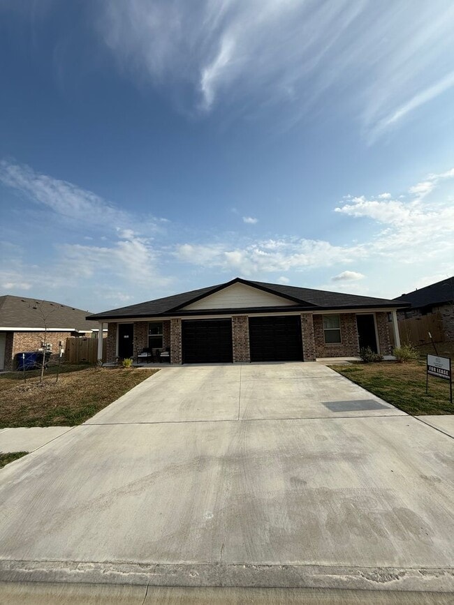 property at 121 Wind Ridge Dr