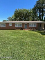244 N College Rd in Lafayette, LA - Building Photo