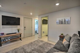 2715 MacArthur Blvd in Oakland, CA - Building Photo - Building Photo