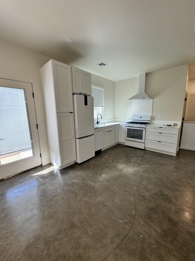 property at 1510 W Monroe St