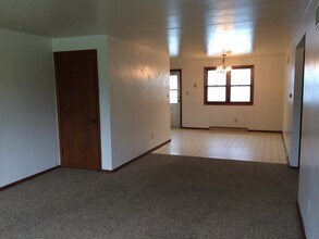 1347 Hastings St in Allouez, WI - Foto de edificio - Building Photo