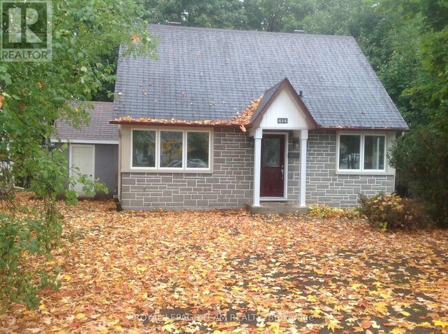 614 Churchill Ave N in Ottawa, ON - Building Photo - Building Photo