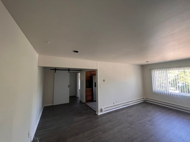 1400 W 9 Mile Rd in Ferndale, MI - Building Photo - Building Photo