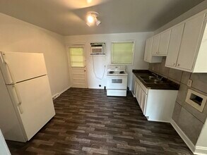705 Glover St, Unit D in Greensboro, NC - Building Photo - Building Photo