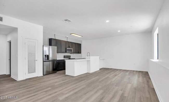 property at 834 S Farmer Ave