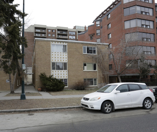 DuBarry apartments in Calgary, AB - Building Photo - Building Photo