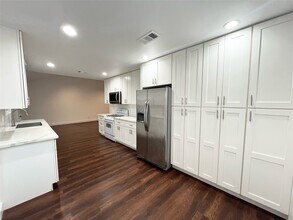 11126 Hanning Ln in Houston, TX - Building Photo - Building Photo