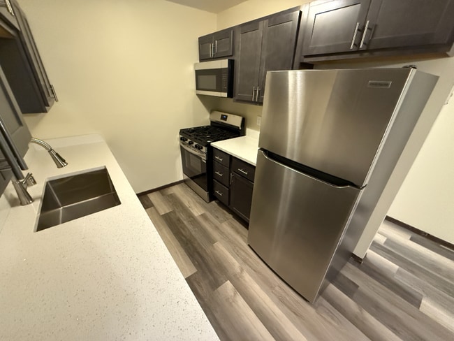 202 Williamsburg Dr in Thiensville, WI - Building Photo - Building Photo