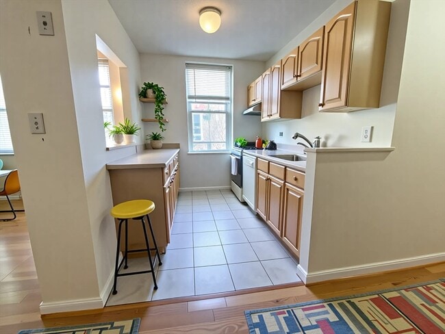 1423 Commonwealth Ave in Boston, MA - Building Photo - Building Photo