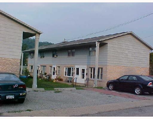 Coyle Apartment in North Charleroi, PA - Foto de edificio