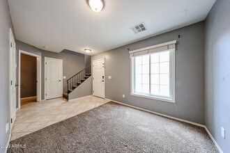 5744 S 21st Pl in Phoenix, AZ - Building Photo - Building Photo