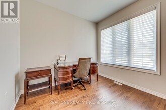 276 Sixteen Mile Dr in Oakville, ON - Building Photo - Building Photo