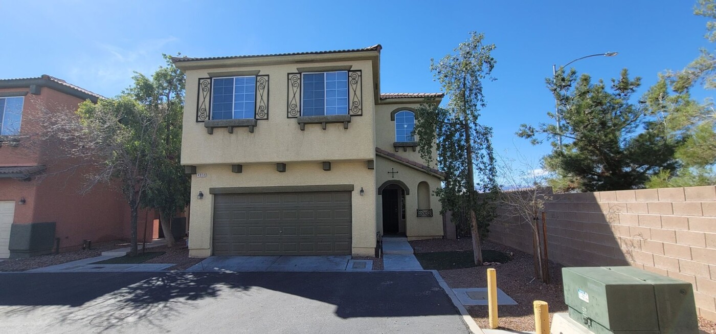 4958 Silent Valley Ct in Las Vegas, NV - Building Photo