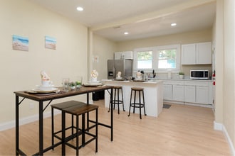 105 W 36th St in Jacksonville, FL - Foto de edificio - Building Photo