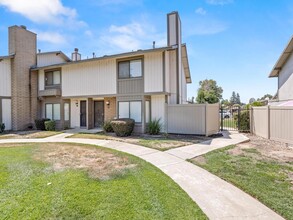 4757 N Woodrow Ave in Fresno, CA - Building Photo - Building Photo
