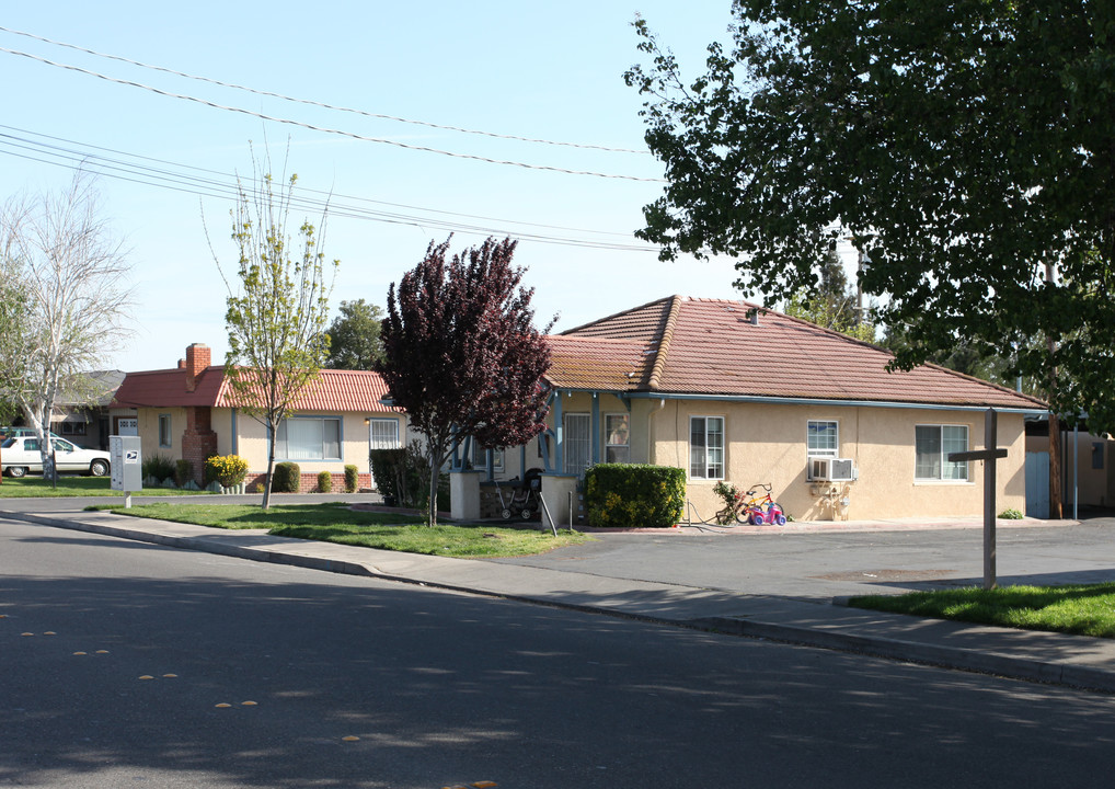 1240-1260 N Olive Ave in Turlock, CA - Building Photo