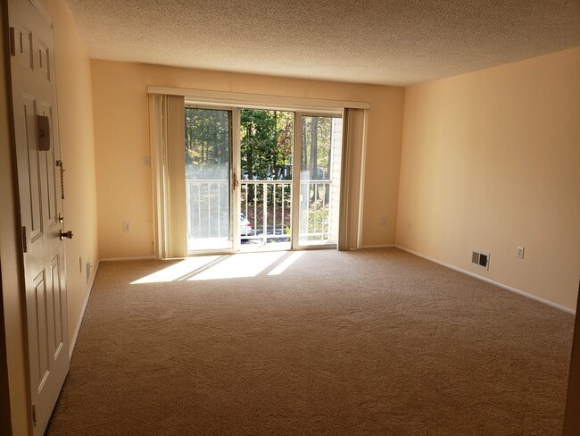 8 Holly Ct in Trenton, NJ - Building Photo - Building Photo