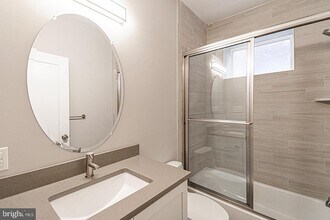 5412 Chancellor St in Philadelphia, PA - Foto de edificio - Building Photo