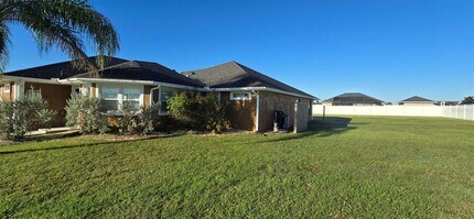 7355 SE 106th Pl in Belleview, FL - Building Photo - Building Photo