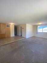 245 S 9th St in Lebanon, OR - Building Photo