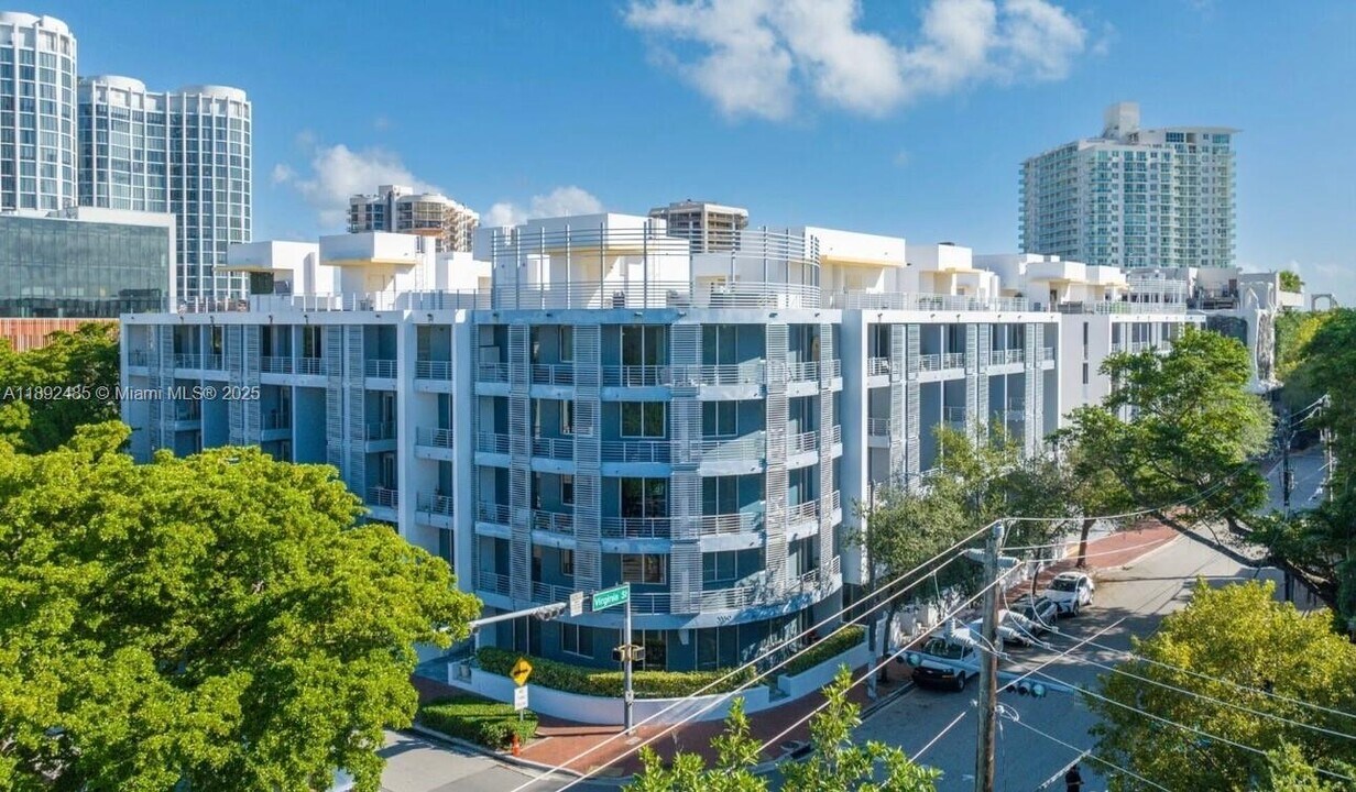 3339 Virginia St in Miami, FL - Building Photo