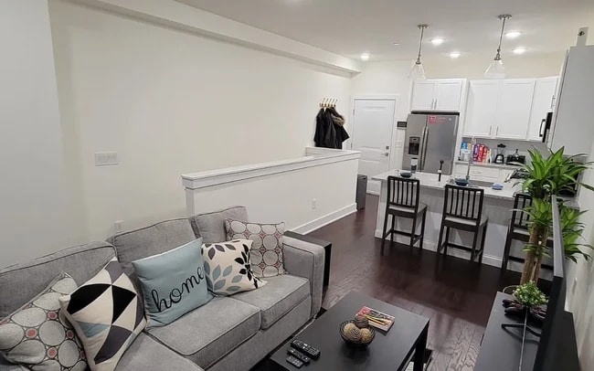 property at 512 W Montgomery Ave