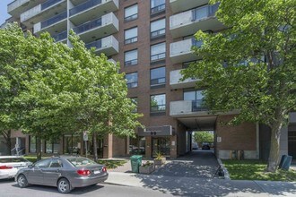 Holland Court in Ottawa, ON - Building Photo - Building Photo