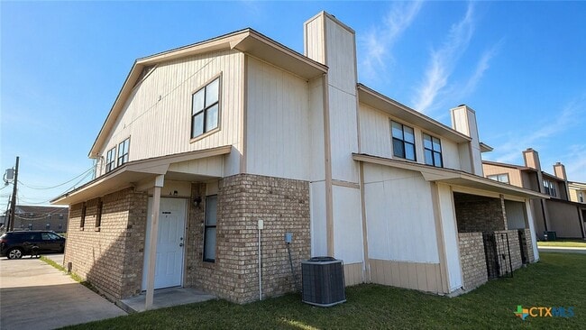 property at 1813 Cedarhill Dr
