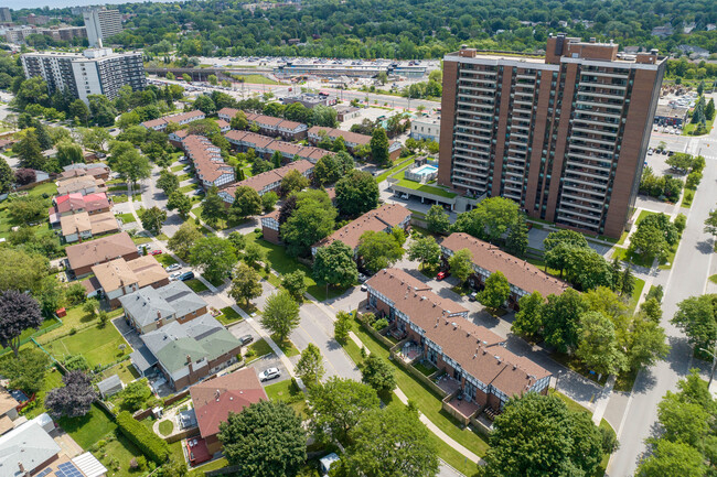321 Trudelle St in Toronto, ON - Building Photo - Building Photo