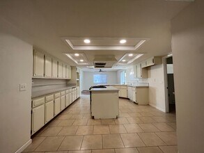18930 Siskiyou Rd in Apple Valley, CA - Building Photo - Building Photo