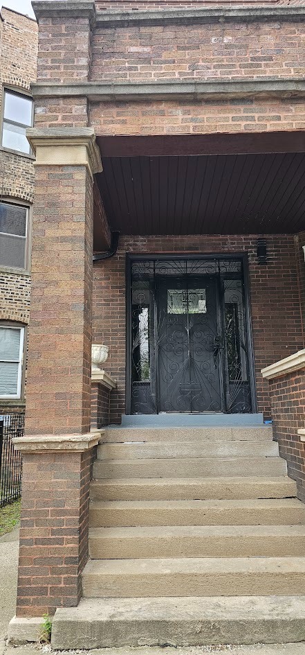 property at 615 E 60th St