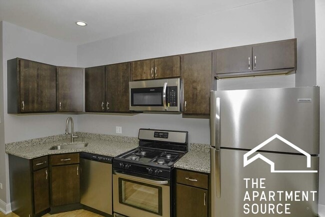2958 N Washtenaw Ave, Unit 1 in Chicago, IL - Building Photo - Building Photo
