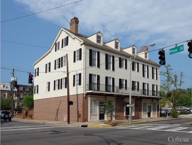 419 E Broughton St in Savannah, GA - Foto de edificio - Building Photo