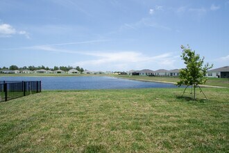 4389 Lago Cir in Winter Beach, FL - Building Photo - Building Photo