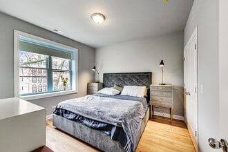 5117 S Kenwood Ave, Unit 201 in Chicago, IL - Building Photo - Building Photo