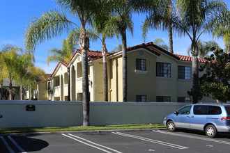 Los Olivos Apartments in El Cajon, CA - Building Photo - Building Photo