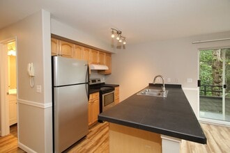 The Crest On Belmont in Seattle, WA - Building Photo - Interior Photo