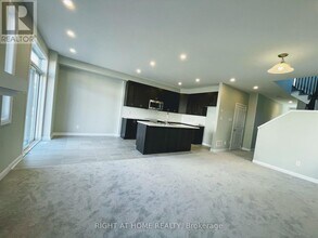 304 Basalt Ln in Ottawa, ON - Building Photo - Building Photo