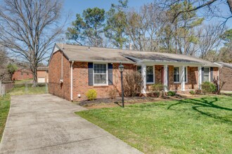 5413 Country Dr in Nashville, TN - Building Photo - Building Photo