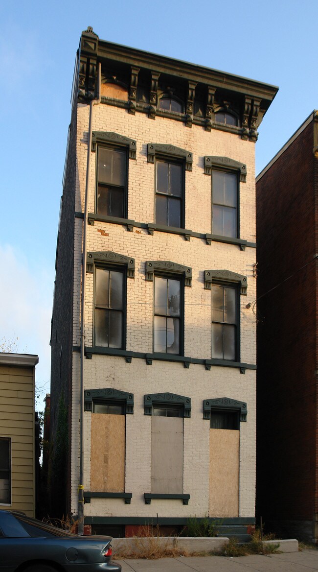 824 Poplar St in Cincinnati, OH - Building Photo - Building Photo