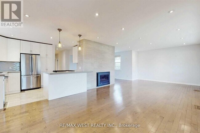 24 Oldham Rd in Toronto, ON - Building Photo - Building Photo