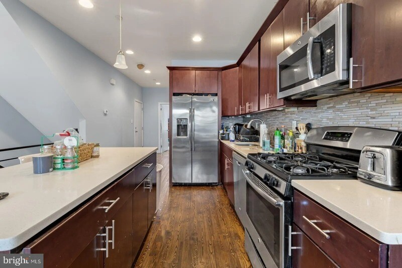 1217 Green St in Philadelphia, PA - Building Photo