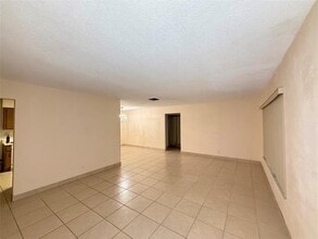7508 NW 67th Ave in Tamarac, FL - Building Photo - Building Photo