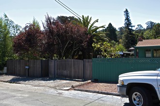 233 Evergreen Ave in Mill Valley, CA - Foto de edificio - Building Photo