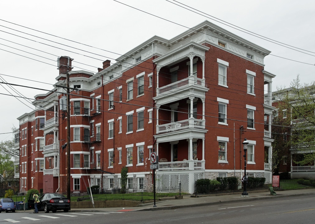 The Roanoke in Cincinnati, OH - Building Photo