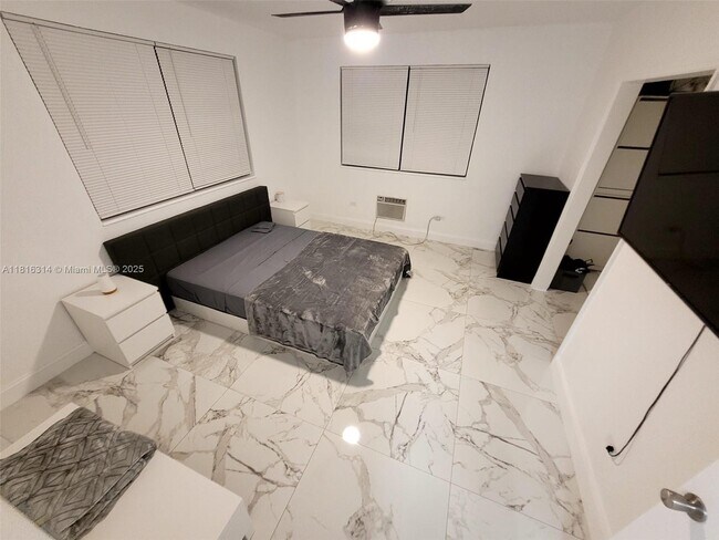 7320 Carlyle Ave in Miami Beach, FL - Building Photo - Building Photo