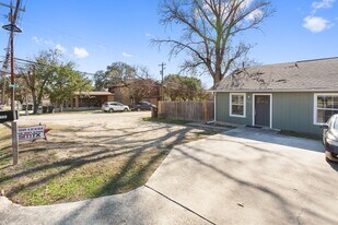901-903 Allen St in San Marcos, TX - Building Photo