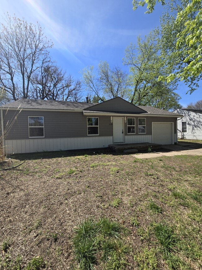 1121 Luther E in Wichita, KS - Building Photo - Building Photo