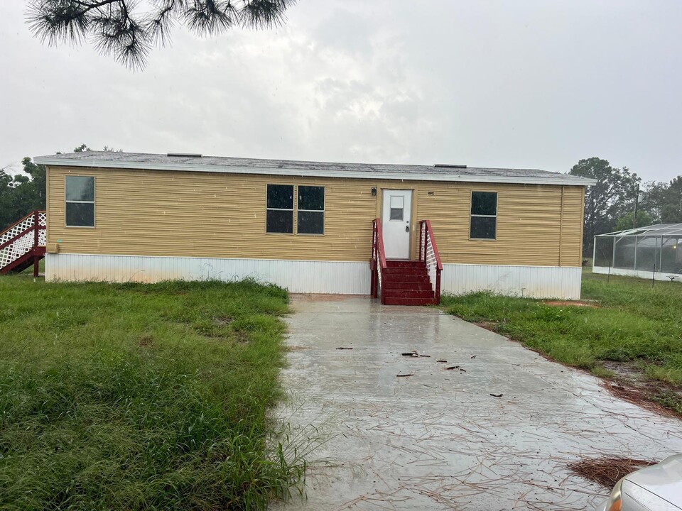 3130 Carter Ct in Sebring, FL - Building Photo