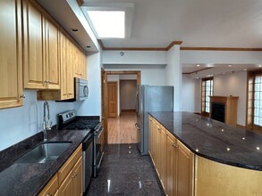 6111 Fifth Ave in Pittsburgh, PA - Foto de edificio - Building Photo